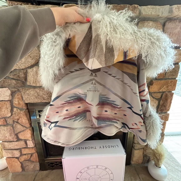 Lindsey Thornburg White Sands Shearling Cloak - Picture 5 of 10